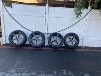Rines Con Llantas Nuevos una Semana De Uso