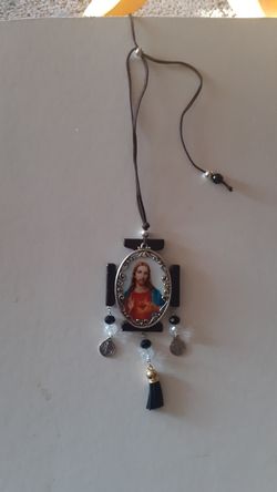 New Sacred Heart Pendant w/roped chain