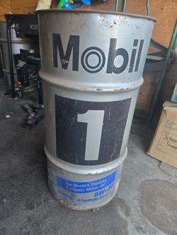 Mobile 1 oil containers