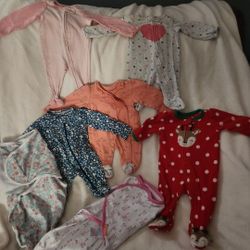 Newborn Clothes And Swaddles 