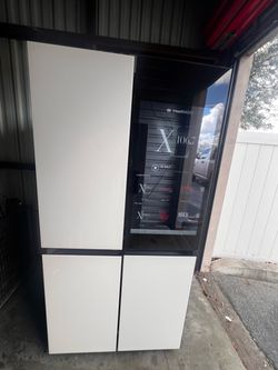 Bespoke AI 4-Door Flexâ„¢ Family Hubâ„¢ 32" AI Vision & Auto Open Door 29 cu.ft.