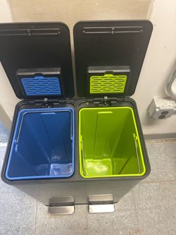 Garbage and recycle bin