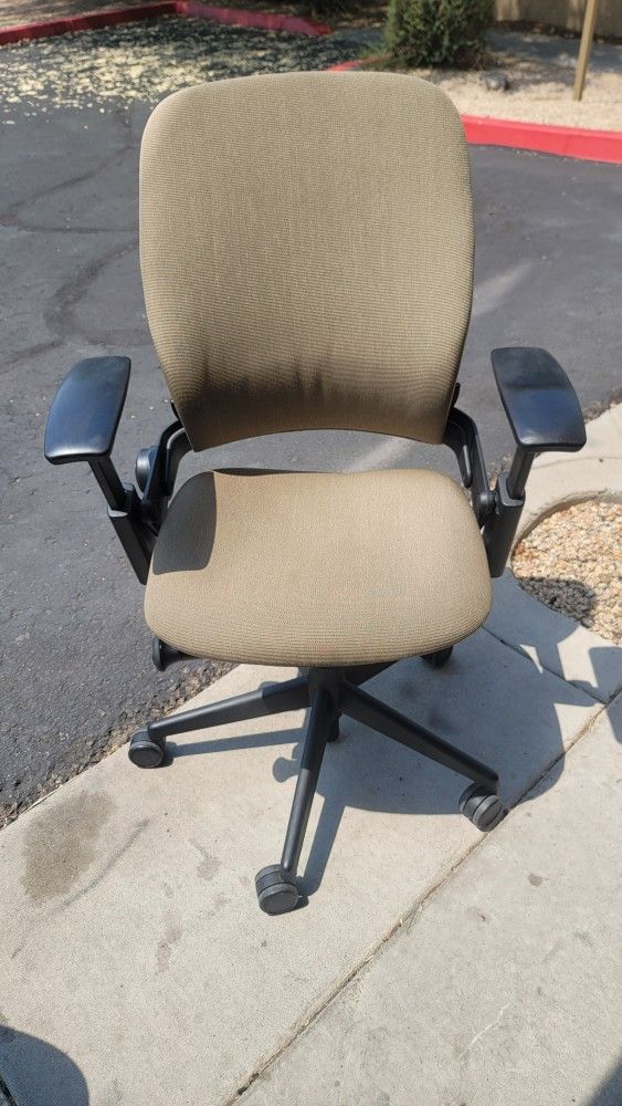 Steelcase Leap V2 Office Desk Gaming Chair