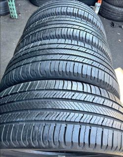 235/55R20 Michelin defender 🚘Brand tires SET OF 4 tires en perfecta condición 80%life🏁🏁