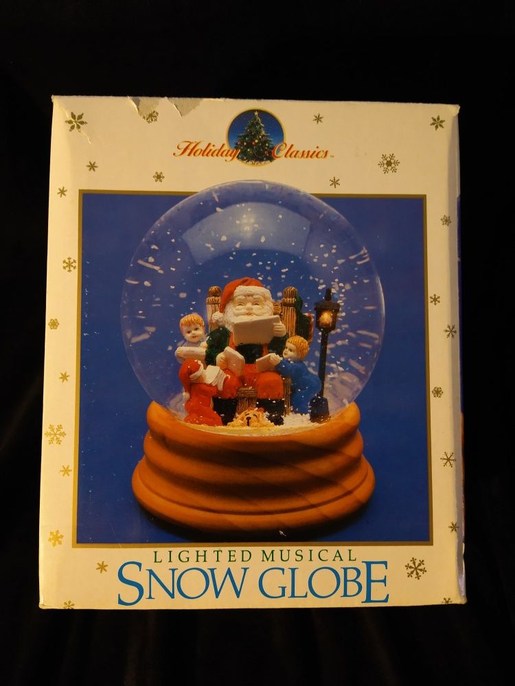 1990 HOLIDAY CLASSICS MUSICAL SNOWGLOBE In Original Box