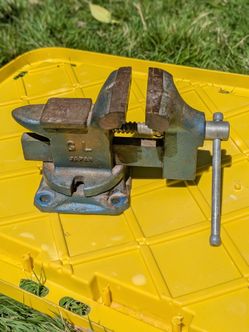 Vintage GL Japan Swivel Bench Vise 3.5"
