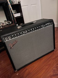 Fender Champion 100 Guitar Amp with Footswitch and Power Cables