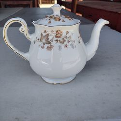 Colclough - Avon (8656) - Teapot  Bone China made in England

2 pint