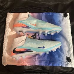 Nike United Phantom 6 Elite High FG Soccer Cleats