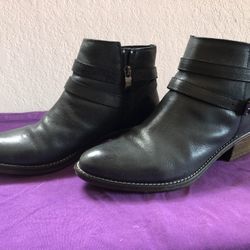 “Journee” Black Leather Ankle Boots. Size 9. Side Zippers. 