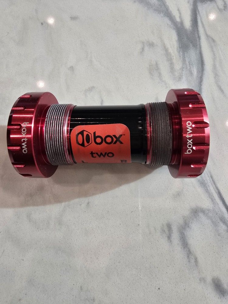 BOX TWO EXTERNAL BOTTOM BRACKET - Red