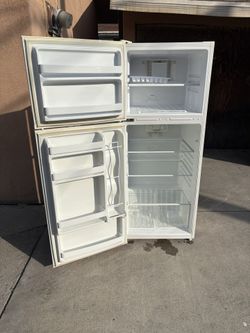 Clean refrigerator. Has top freezer. Comes with all shelves and drawers. Great for extra storage or a small apartment.