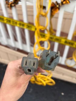 100 FT Yellow Extension Cord – 3 Prong