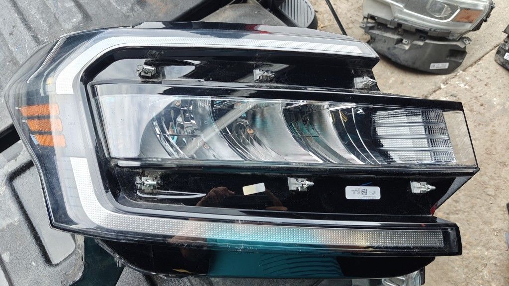 2022-24 Ford Expedition Right Side Headlight 