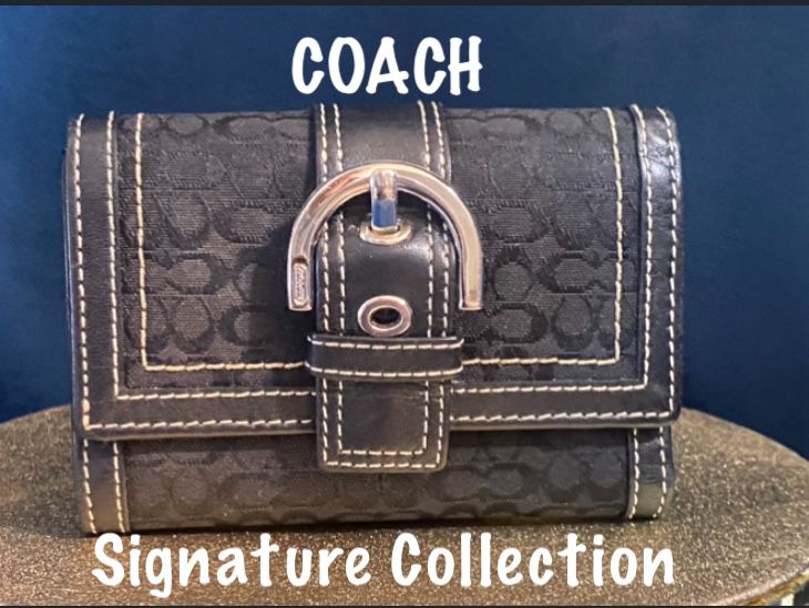 Authentic COACH SIGNATURE COLLECTION Tri-fold Wallet. 