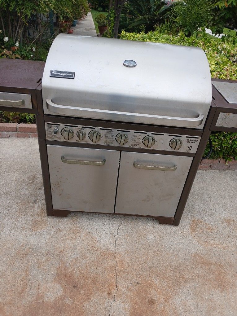 Grill By CARMGLOW 7 Burners BBQ GIRL Very Clean
