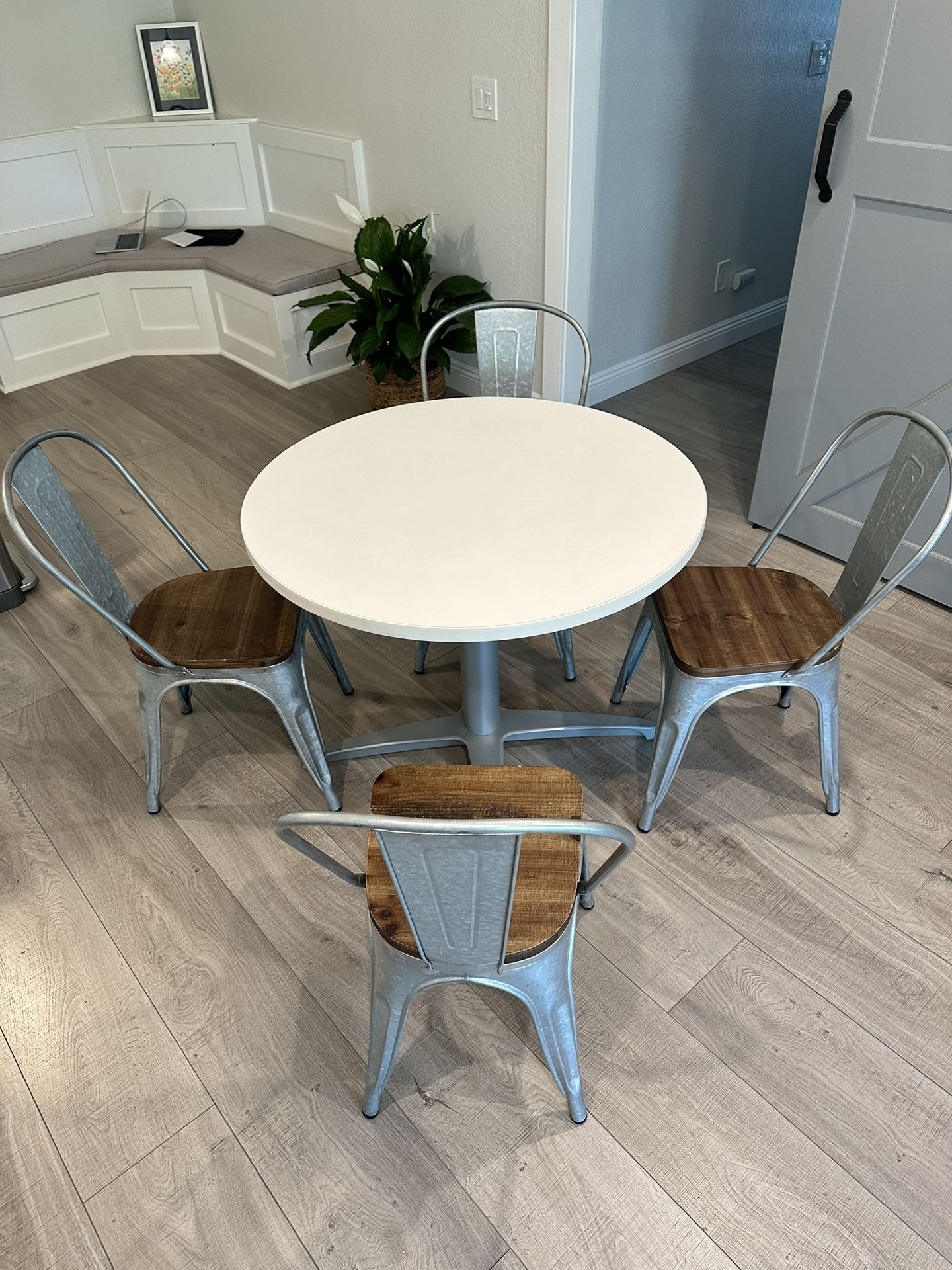 (1) White Kitchen Table With Metal Base And (4) Metal/Wood Chairs.