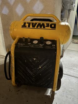 DEWALT XTREME Quiet 2 Stage 4.5-Gallon Portable Electric 225 PSI Hot dog Air Compressor