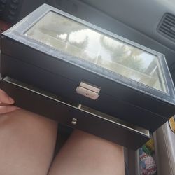 jewelry box that locks! key included...