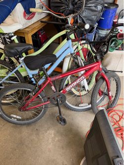 Boys 20 inch SE Racing BMX bike.