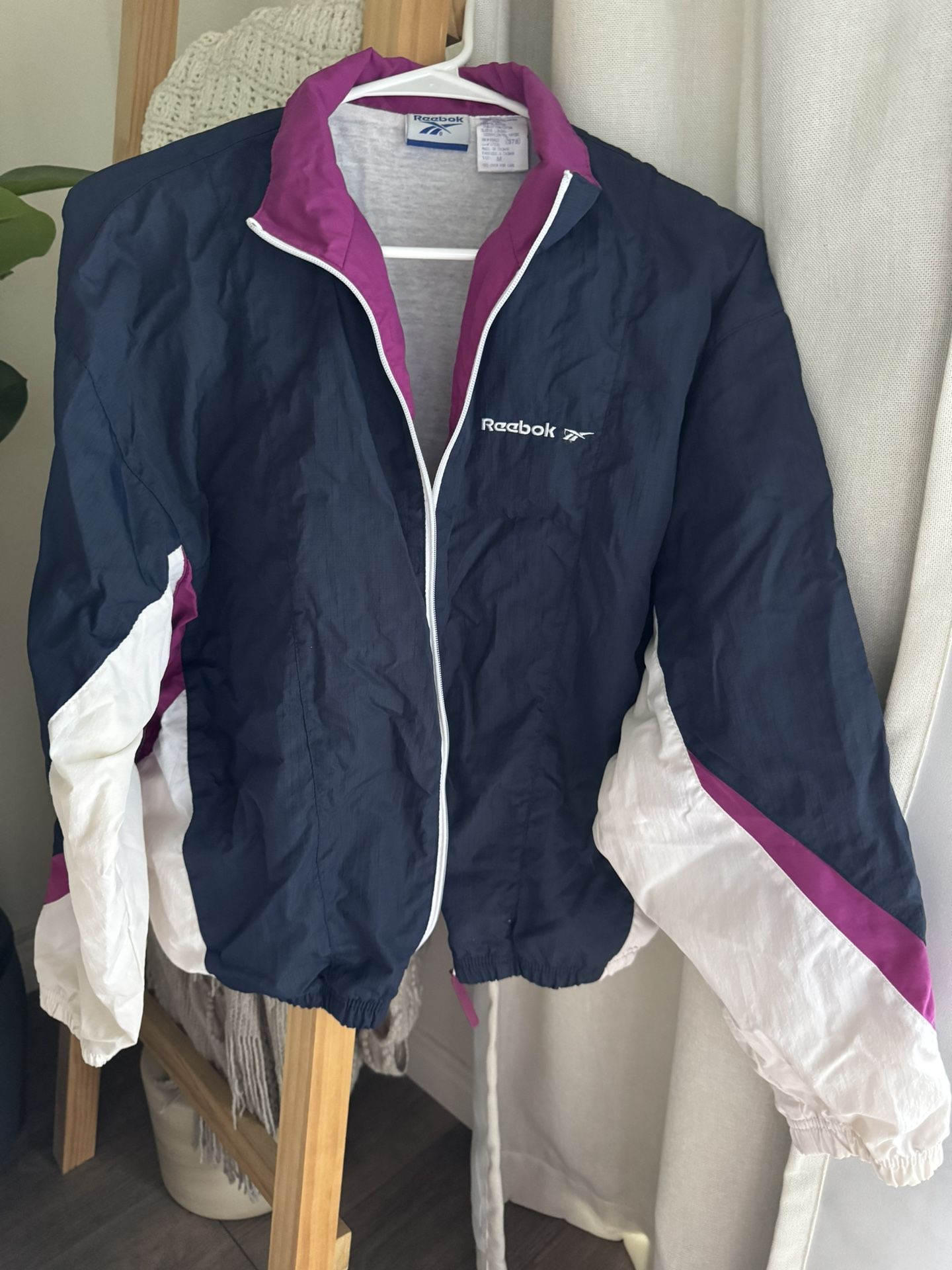 Reebok Vintage Windbreaker $15 women’s Medium