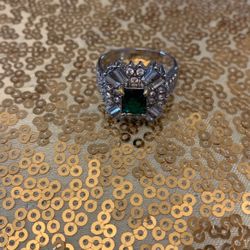 Beautiful Green Ring So Gorgeous! 
