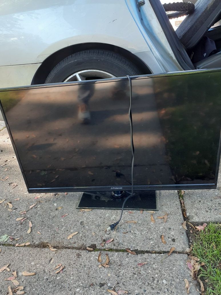 Flat screen 22 inch TV