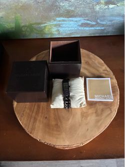 Woman’s watch /Michael Kors