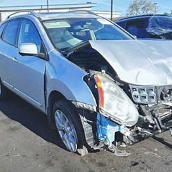 2012 Nissan Rogue SV 2.5 2wd For Parts