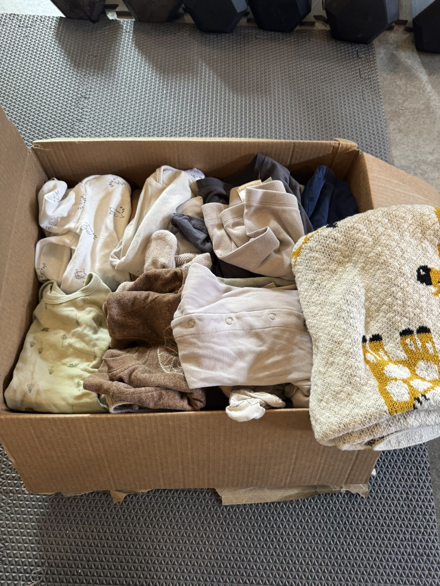 Baby neutral clothing bundle 0-3 and 3-6