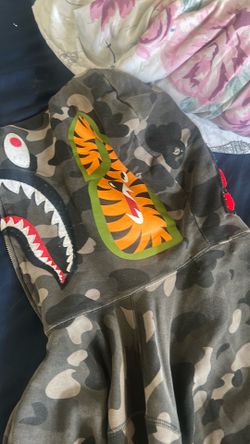 gray bape hoodie in good condition used once , still has stock x badge