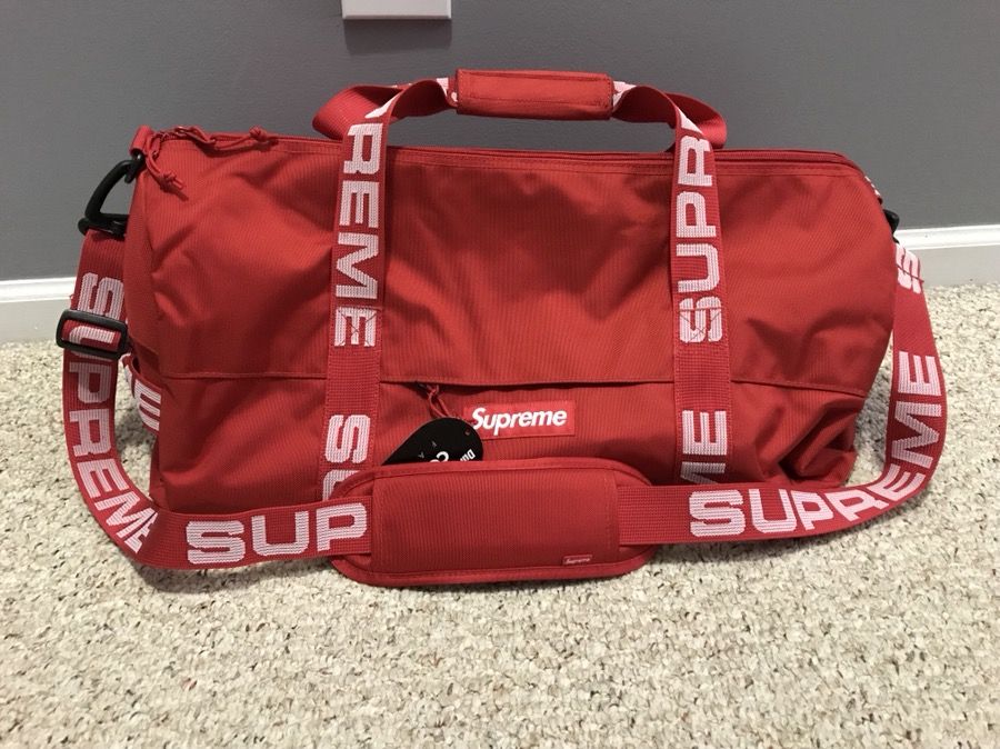 Supreme Duffle Bag Red FW18 (Pre Owned)