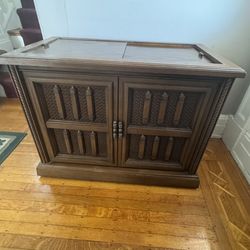 MidCentury Magnavox Stereo Console