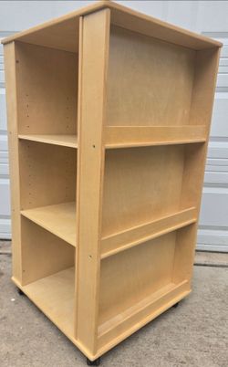 Guidecraft 4 Sided Story Book Center
