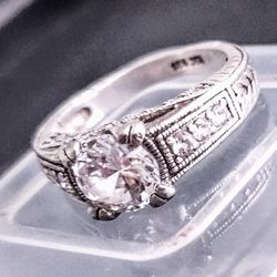 Absolutely Gorgeous Vintage Wedding Band