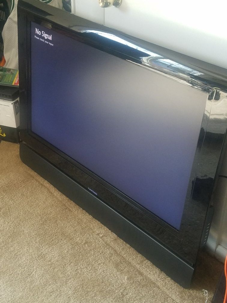 48" HD TV W/ SoundBar