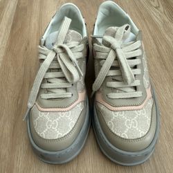 Gucci Women’s beige and pink sneakers size 36