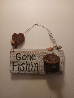 Gone fishing wall decor