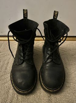 DR MARTEN’s Size 9 Women’s Black Soft Leather Woven Tag