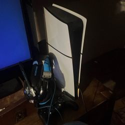 PS5 slim, 2 controllers & headset 