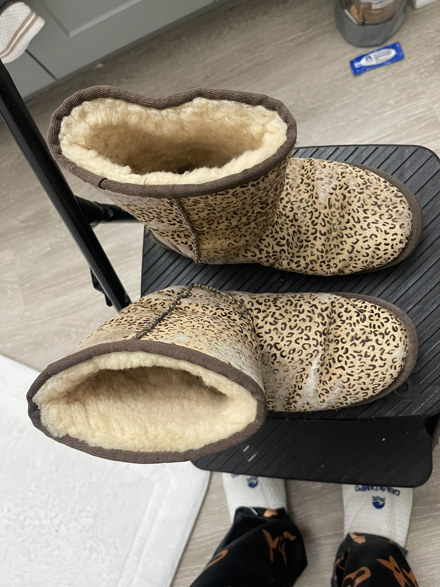 Ugg Classic Leopard Print , Size US 6