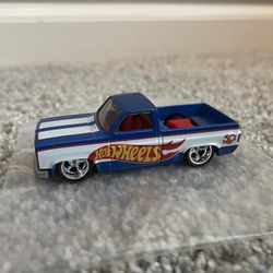 Hot Wheels ‘83 Chevy Silverado Display Case Exclusive Metal/Metal Real Riders