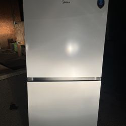 Midea 50/50 Flex 3-Way Convertible Upright Freezer