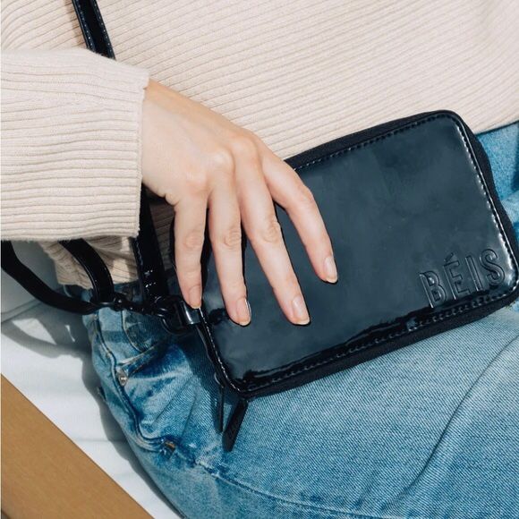The travel wallet in BEIS In shiny black. New!