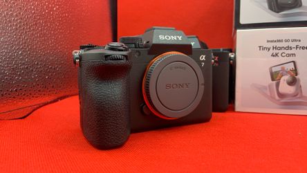 Sony a7 V.  Open box