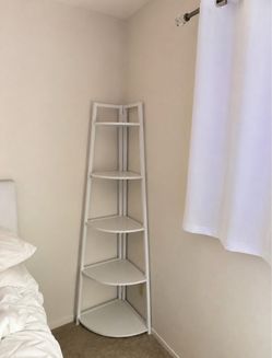 Corner ladder shelf