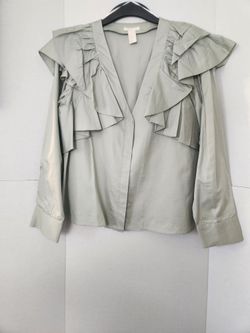 H&M Shirt Blouse Women's Size 10 Light Green Ruffled Shoulder Long Sleeve Top 