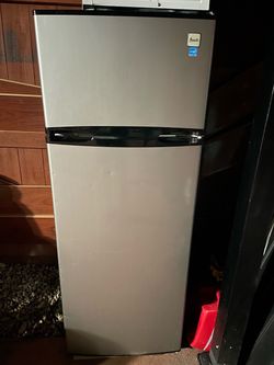 Avanti 7.0 cu fridge like new