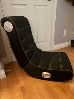 Used foldable gaming chair w Bluetooth