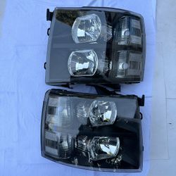 Chevy Silverado 1500/2500HD/3500HD Headlight Year 2007-2013